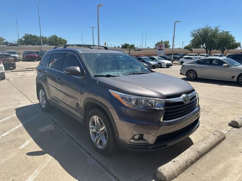 Used 2015 Toyota Highlander Limited w/ Driver Technology Package image 3