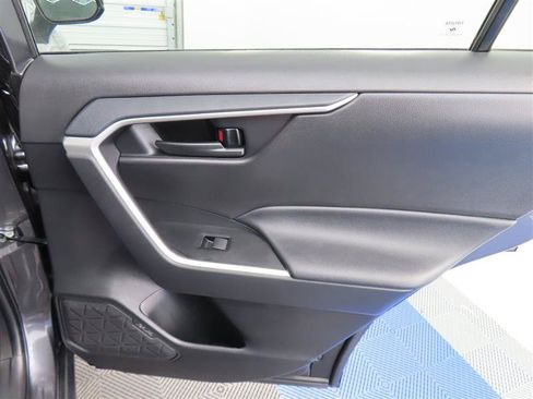 Used 2025 Toyota RAV4 LE AWD/4WD image 32