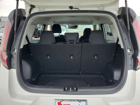 Used 2025 Kia Soul LX w/ LX Technology Package image 8