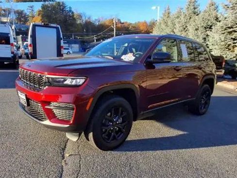 Certified 2024 Jeep Grand Cherokee Altitude image 4