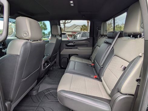 Used 2025 Chevrolet Silverado 1500 ZR2 image 14