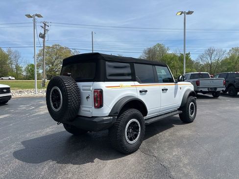 Used 2022 Ford Bronco Badlands AWD/4WD image 3