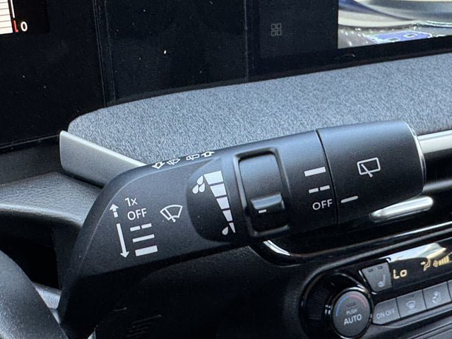 Used 2026 Nissan Kicks SV w/ SV Premium Package FWD image 23