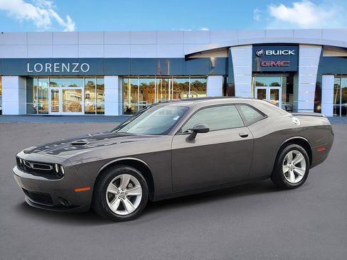 Used 2023 Dodge Challenger SXT image 1