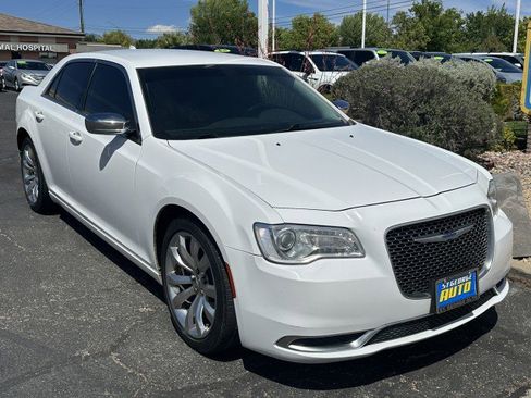 Used 2019 Chrysler 300 Touring w/ Chrome Appearance Package image 1