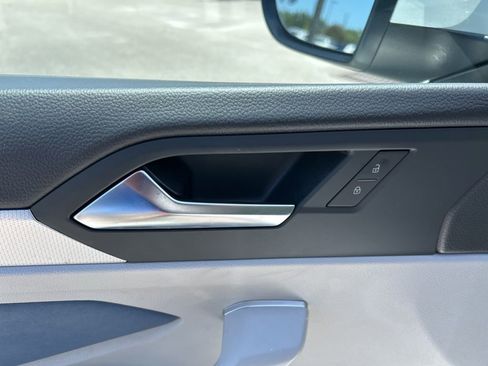 New 2026 Volkswagen Jetta SE FWD image 18