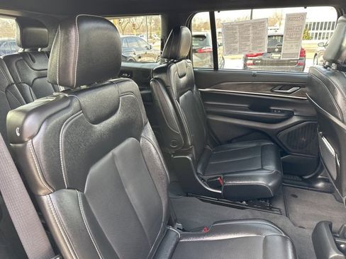 Used 2024 Jeep Grand Cherokee L Limited w/ Luxury Tech Group II image 17