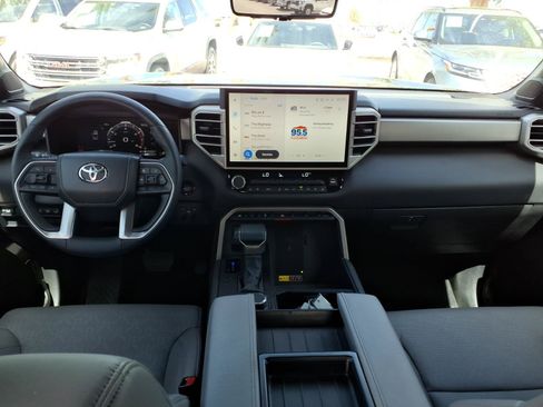 Used 2025 Toyota Tundra Limited AWD/4WD image 16