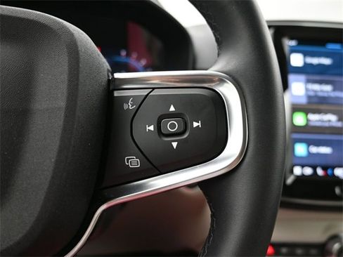 Used 2023 Volvo XC40 B5 Plus image 23