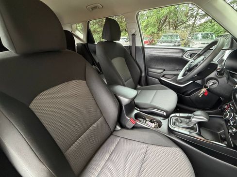 Used 2025 Kia Soul LX w/ LX Technology Package FWD image 34