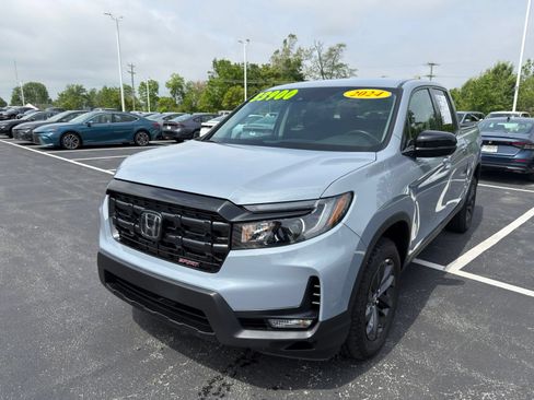 Used 2024 Honda Ridgeline Sport image 2