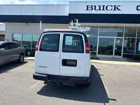 Used 2017 Chevrolet Express 2500 RWD image 6