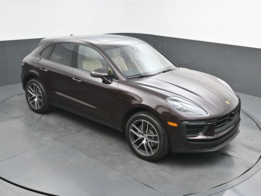 Certified 2024 Porsche Macan AWD/4WD image 33