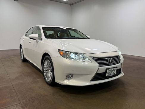 Used 2014 Lexus ES 350 w/ Luxury Package FWD image 30