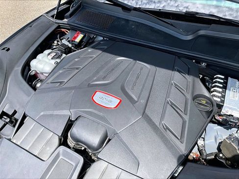 Certified 2022 Porsche Cayenne Turbo GT AWD/4WD image 24