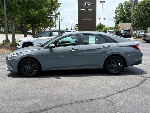 Certified 2021 Hyundai Elantra SEL w/ Convenience Package FWD image 3