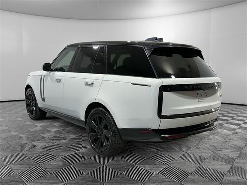 Used 2023 Land Rover Range Rover SE image 3