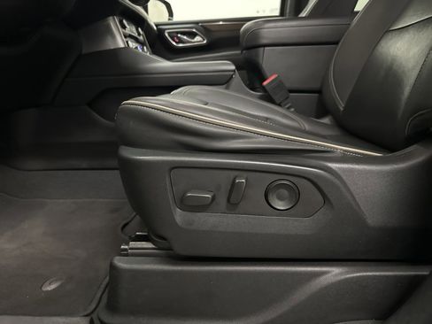 Used 2023 Chevrolet Suburban Premier image 32