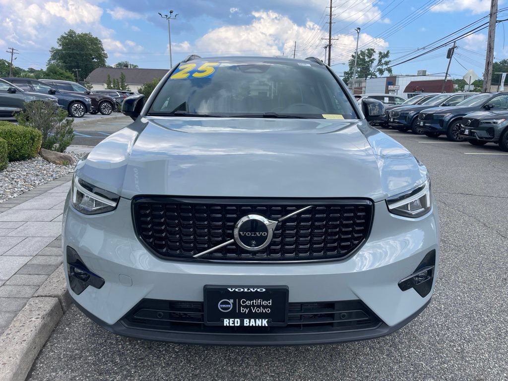 Certified 2025 Volvo XC40 B5 Plus AWD/4WD image 8