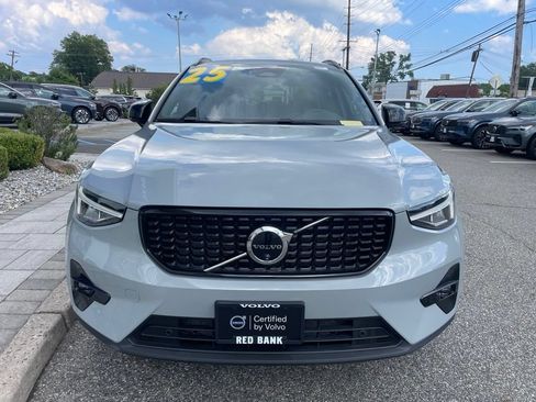 Used 2025 Volvo XC40 B5 Plus AWD/4WD image 8