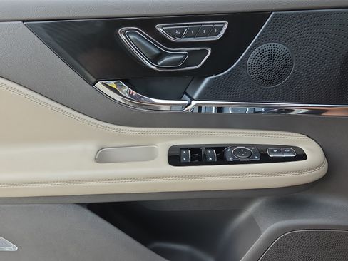 Used 2023 Lincoln Corsair Reserve FWD image 25