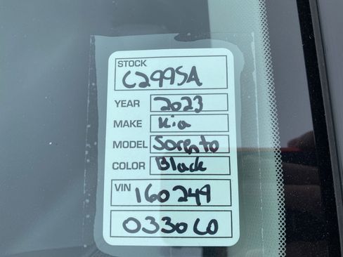 Used 2023 Kia Sorento EX image 2