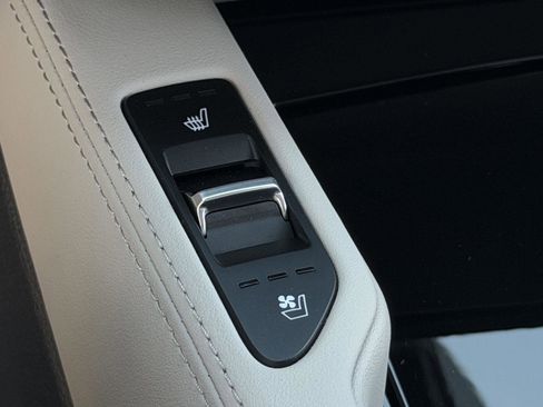 Used 2024 Kia Telluride SX w/ Towing Package image 17