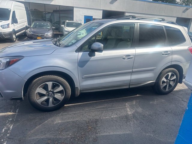 Used 2017 Subaru Forester 2.5i Premium AWD/4WD image 4
