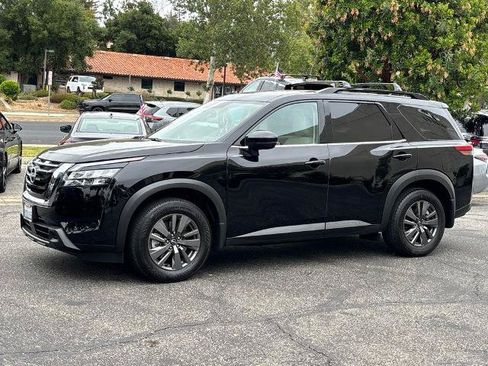 Certified 2024 Nissan Pathfinder SV w/ SV Premium Package FWD image 10
