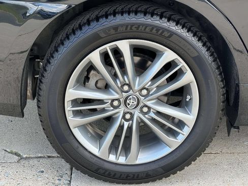 Used 2017 Toyota Camry SE w/ Moonroof Package FWD image 7