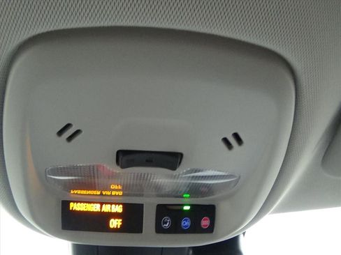 Used 2025 Chevrolet Trax LT image 27