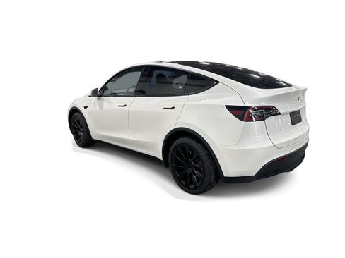 Certified 2023 Tesla Model Y AWD image 4