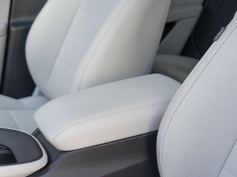 Used 2025 Porsche Macan 4S Electric image 9