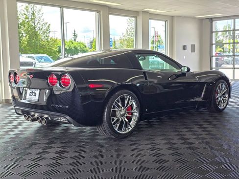 Used 2006 Chevrolet Corvette Coupe w/ Preferred Equipment Group RWD image 3