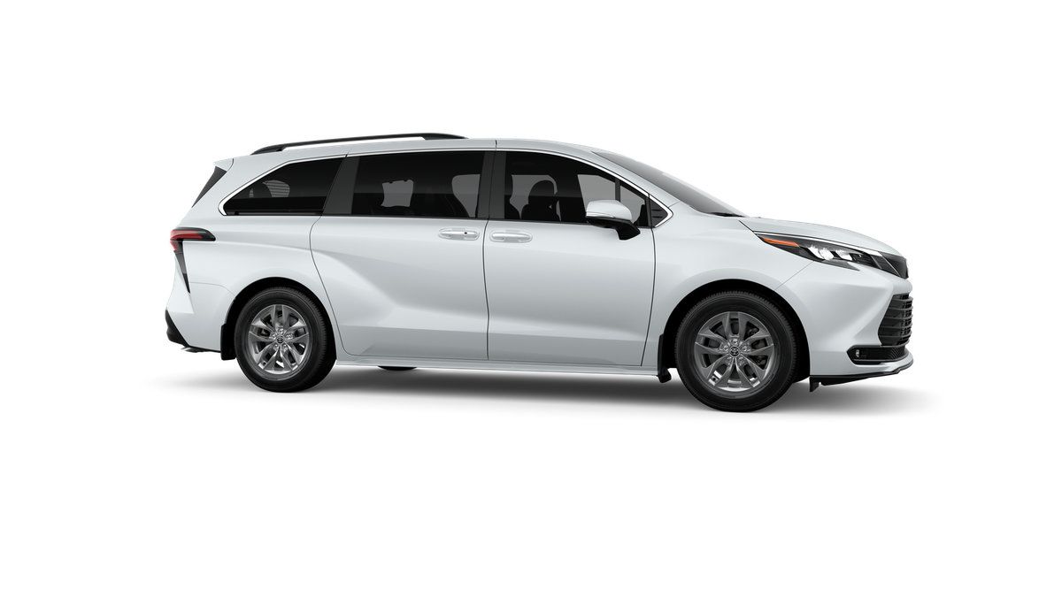 Certified 2026 Toyota Sienna XLE FWD image 43