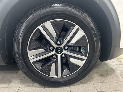 Certified 2021 Kia Niro LXS image 24