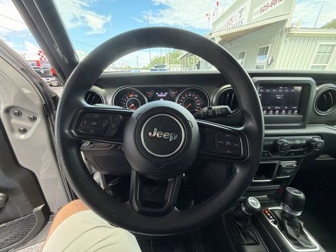 Used 2023 Jeep Wrangler Sport AWD/4WD image 15