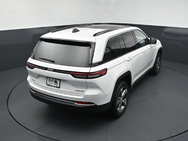 New 2026 Jeep Grand Cherokee Limited w/ Luxury Tech Group II AWD/4WD image 17