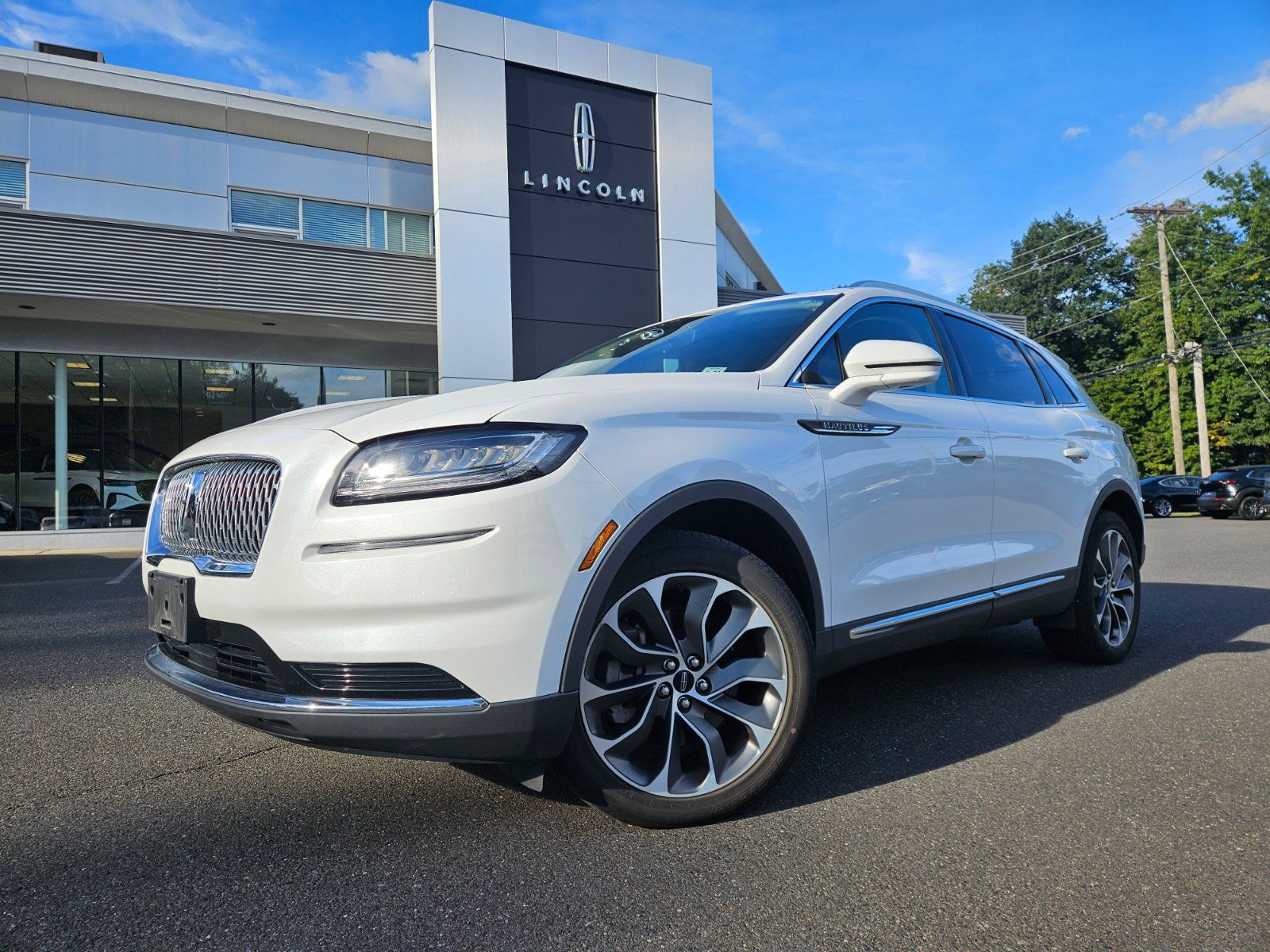 Used 2023 Lincoln Nautilus Reserve AWD/4WD image 1