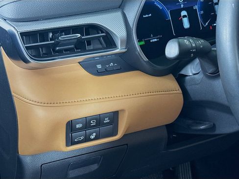 Used 2023 Toyota Highlander Platinum image 10