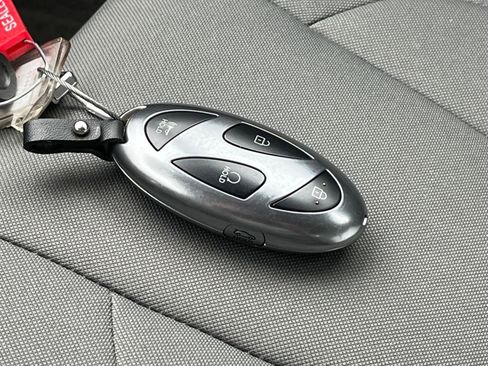 Used 2025 Hyundai Elantra SEL image 25