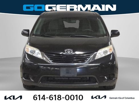 Used 2015 Toyota Sienna LE FWD image 3