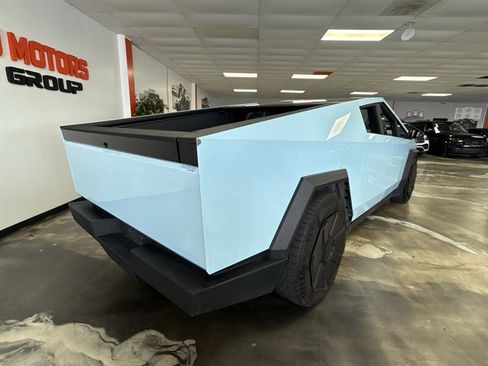Used 2024 Tesla Cybertruck AWD Crew Cab image 4