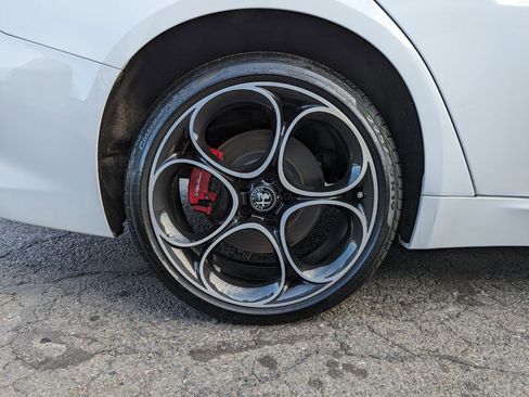 Used 2022 Alfa Romeo Giulia Veloce image 46