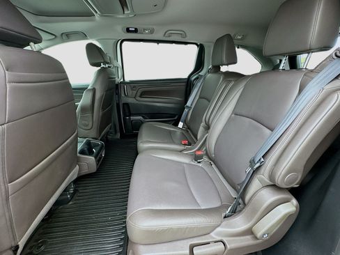 Used 2018 Honda Odyssey Touring image 16