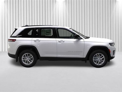 New 2026 Jeep Grand Cherokee Laredo X AWD/4WD image 2