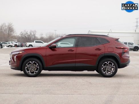 Used 2025 Chevrolet Trax LT w/ LT Convenience Package image 4