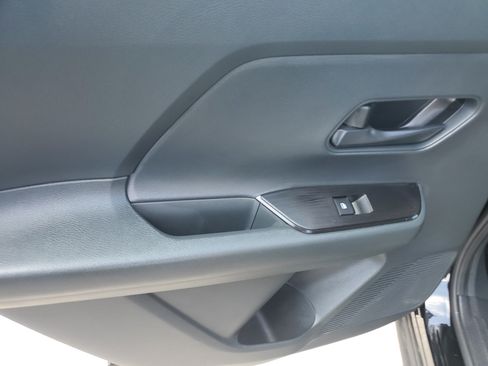 Used 2025 Nissan Kicks S AWD/4WD image 15