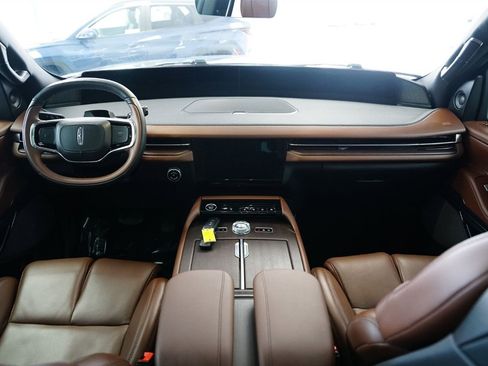 Used 2025 Lincoln Navigator Reserve image 31