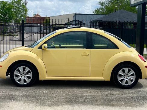 Used 2009 Volkswagen Beetle Coupe image 4